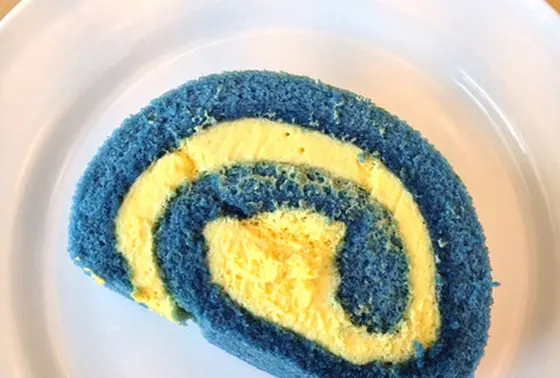 IKEAカラーのロールケーキ