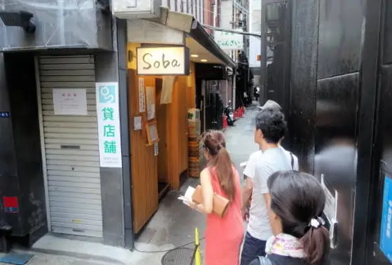 sobaの看板が目印