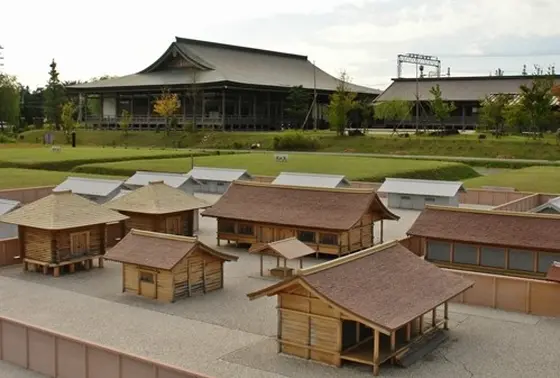 屋内外の展示
