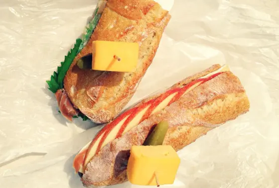 卵焼きが乗ったサンドイッチ！
