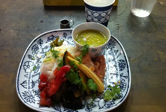 波佐見焼のプレートでランチ