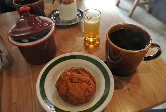 スコーンとコーヒーを。