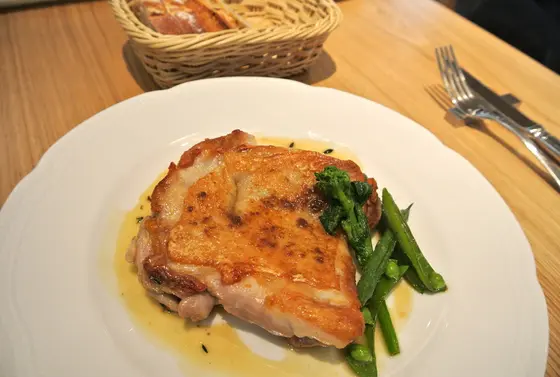 メインのチキンソテー