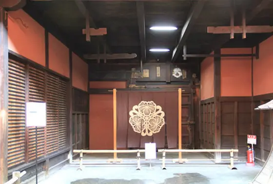 休館日にご注意を。