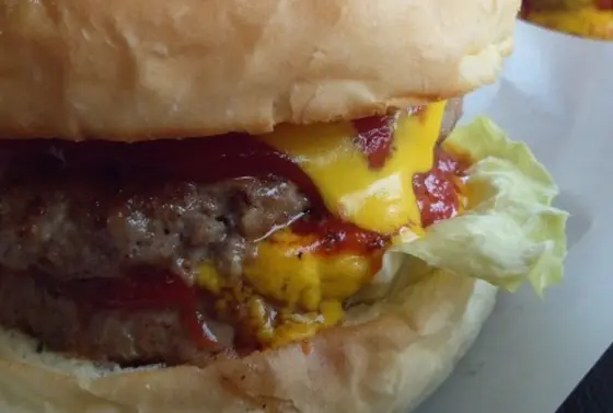 カフェレストラン　風℃（ふうど）のあか牛バーガー