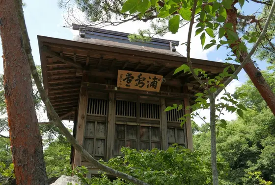 浦島堂が祀られている