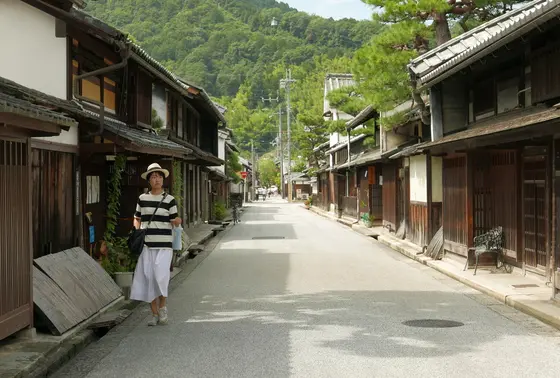 古い町並みが続く景観地区