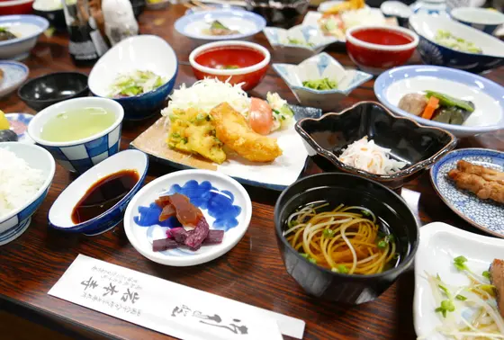 品数いっぱい！宿坊の夕食