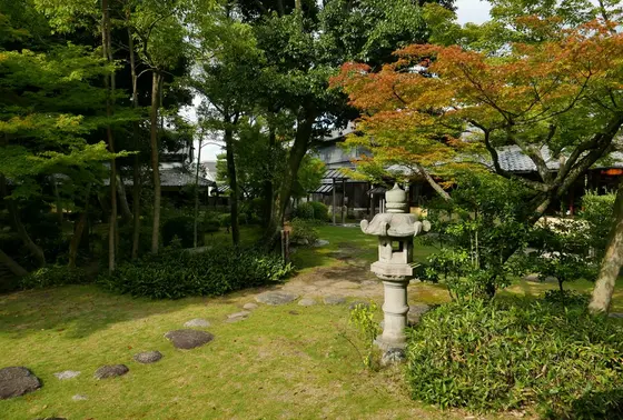 内庭はまるで箱庭のよう
