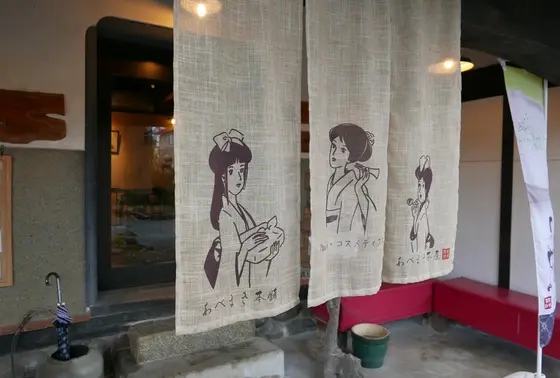 リアルに古い建物です