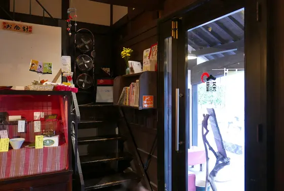 2階は占いの店だそうです