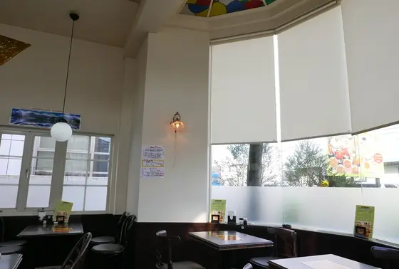 明るい店内です