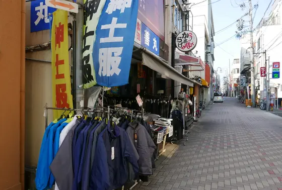 紳士衣料店が多い