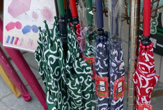 唐草模様の傘がかわいい