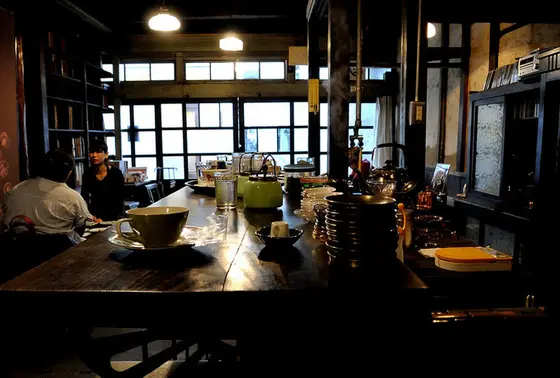 天井の広い店内