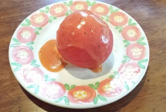 丸ごとトマトのサラダ