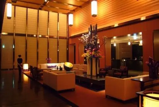 お忍びホテルへ