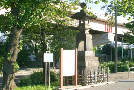 関東大震災で焼失！元あった場所は常夜灯が教えてくれます