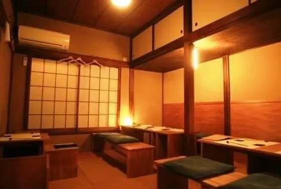 椅子席もあるので座敷が苦手な方でも気軽に利用できます