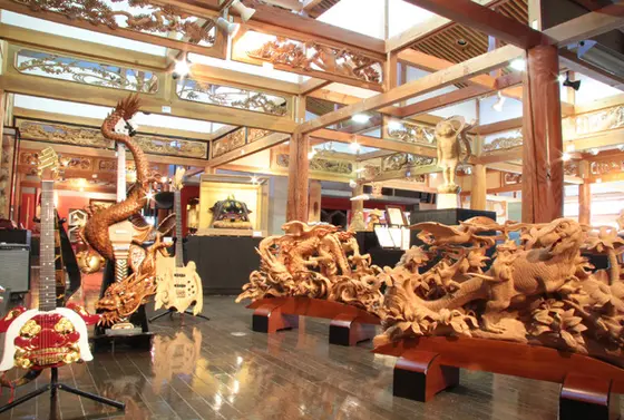 美術館ではないので展示品は購入可能