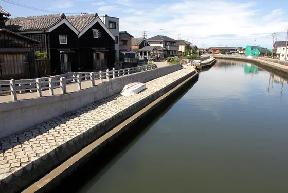 物資を運んだ勢田川