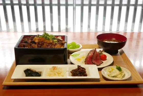 千屋牛重ランチ
