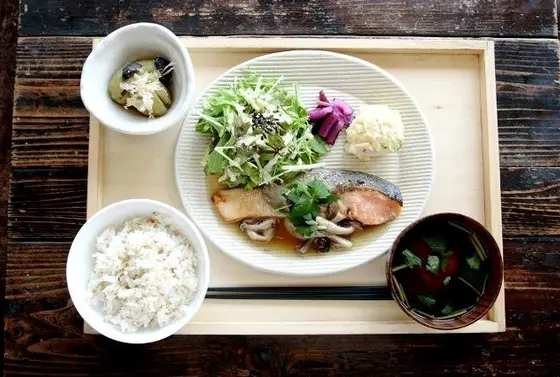 メニューはしっかりヘルシーでボリュームも◎