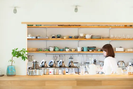白が基調のスタイリッシュな内観