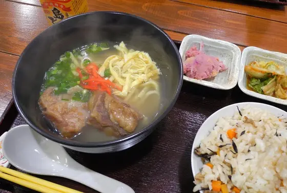 沖縄そばは手打ちかな？