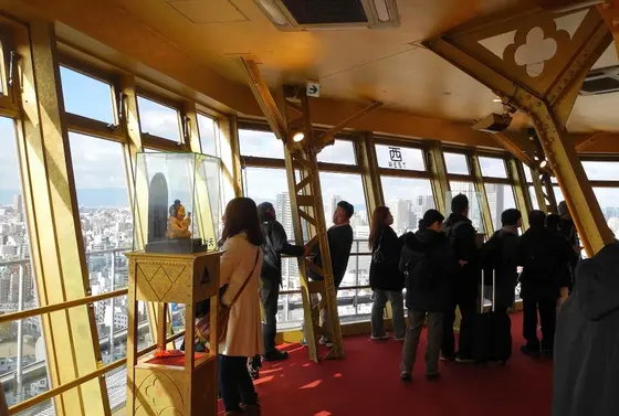 展望台は案外狭い