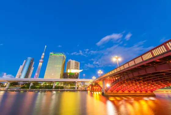 赤い橋が吾妻橋
