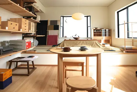 シンプルかつ機能的な家具