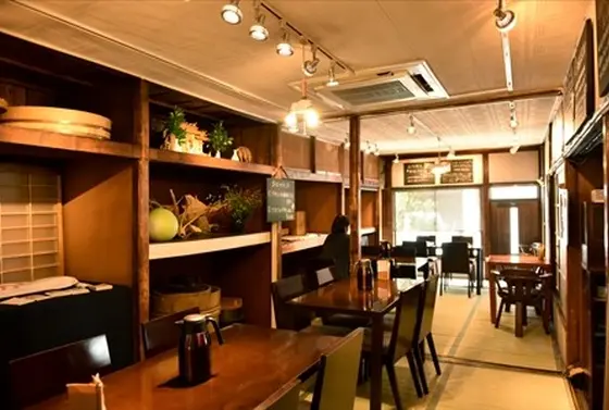 落ち着いた店内です。