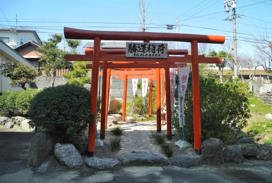 場内の神社