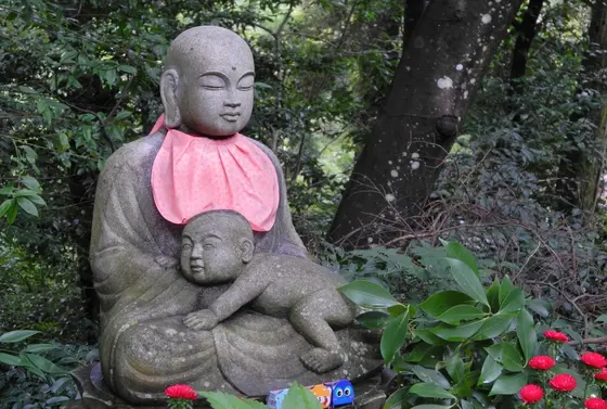 赤子がリアルな地蔵様