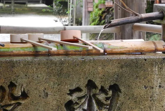 手水で清めて本堂へ