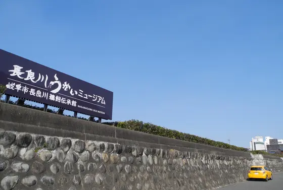 川側からの入口はこちら