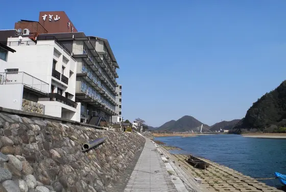 リバーサイド旅館群