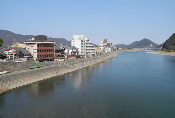 この辺り川幅が広いです