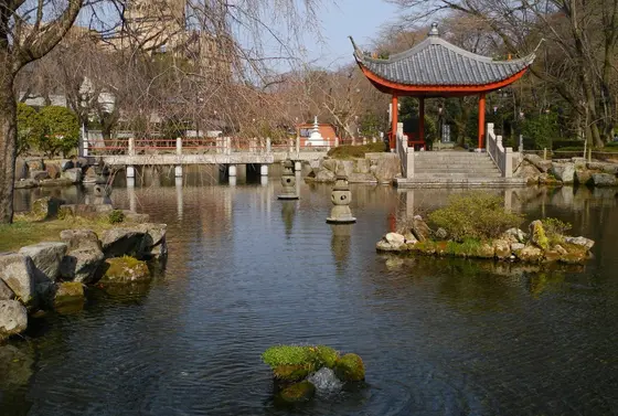 日本には無い形式の建物