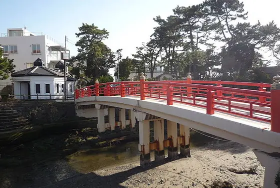 真っ赤な橋