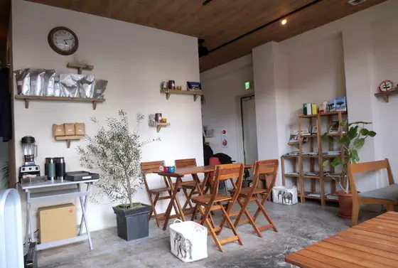 落ち着いた店内でゆっくりと過ごせます。