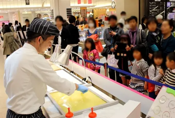 目の前でできていくキャンディ