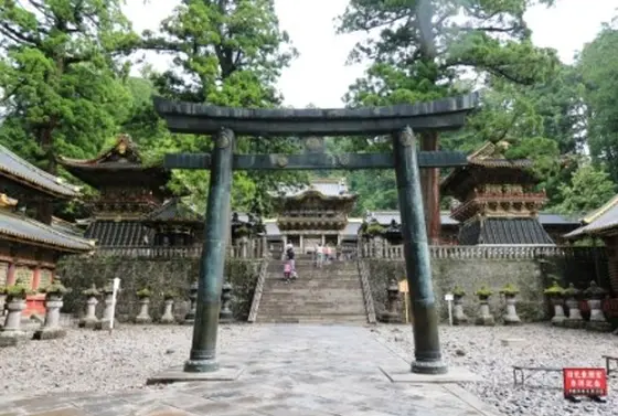 陽明門の手前