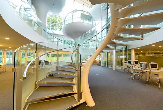 成蹊大学情報図書館