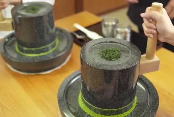 石臼でお抹茶を作ってみませんか？