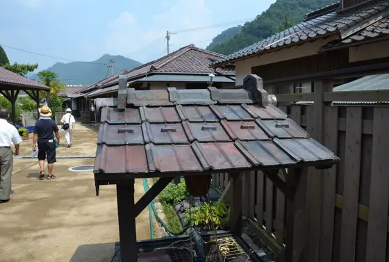 カラミ瓦