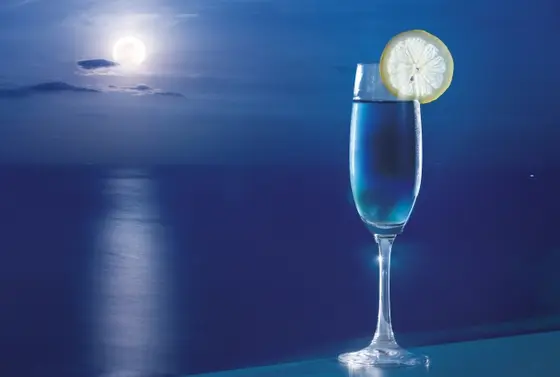 満月の夜に現れる、月の道