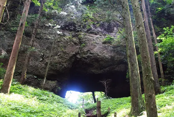 穿戸岩