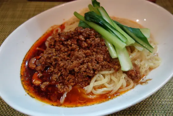 汁無し担々麺も人気